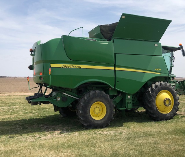 2013 John Deere S670 Combine