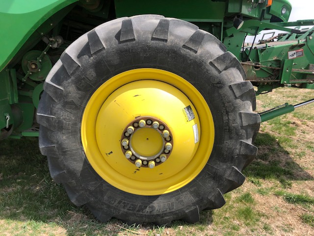 2013 John Deere S670 Combine
