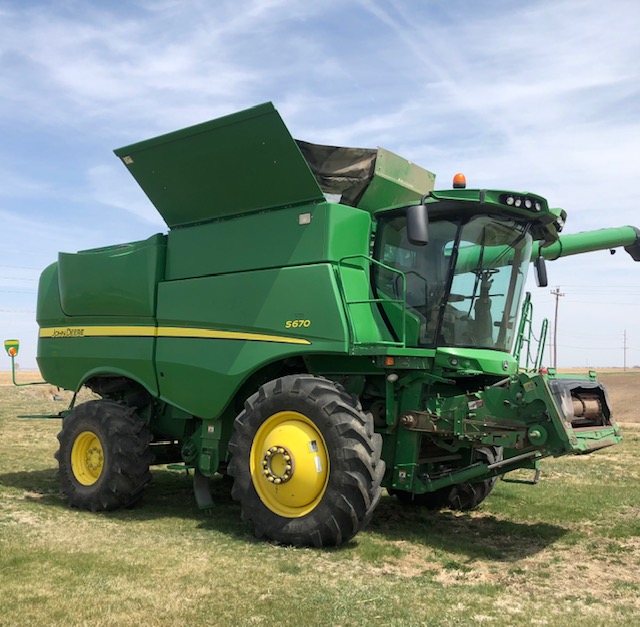 2013 John Deere S670 Combine