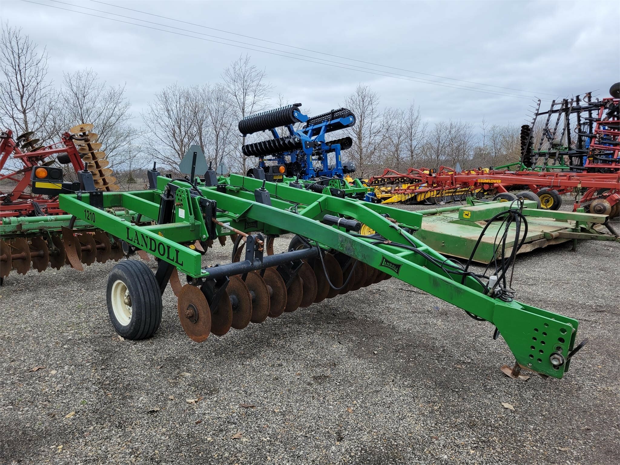 Landoll 12107 Chisel Plow 8,950 Machinery Pete