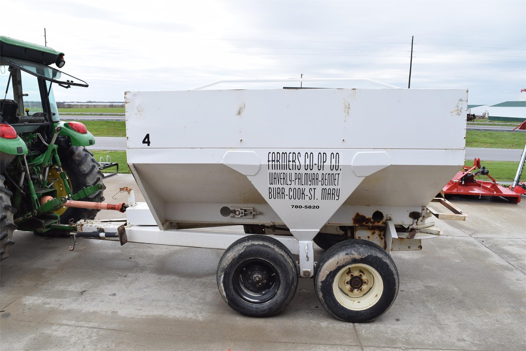  Dempster 560D Pull-Type Fertilizer Spreader
