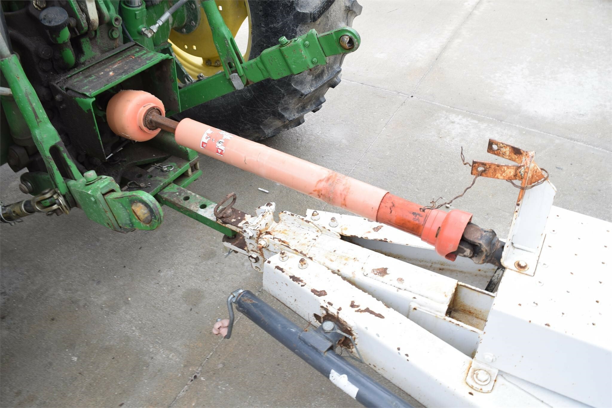  Dempster 560D Pull-Type Fertilizer Spreader