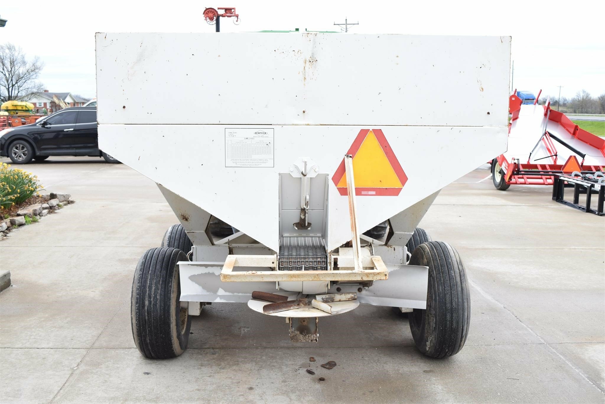  Dempster 560D Pull-Type Fertilizer Spreader