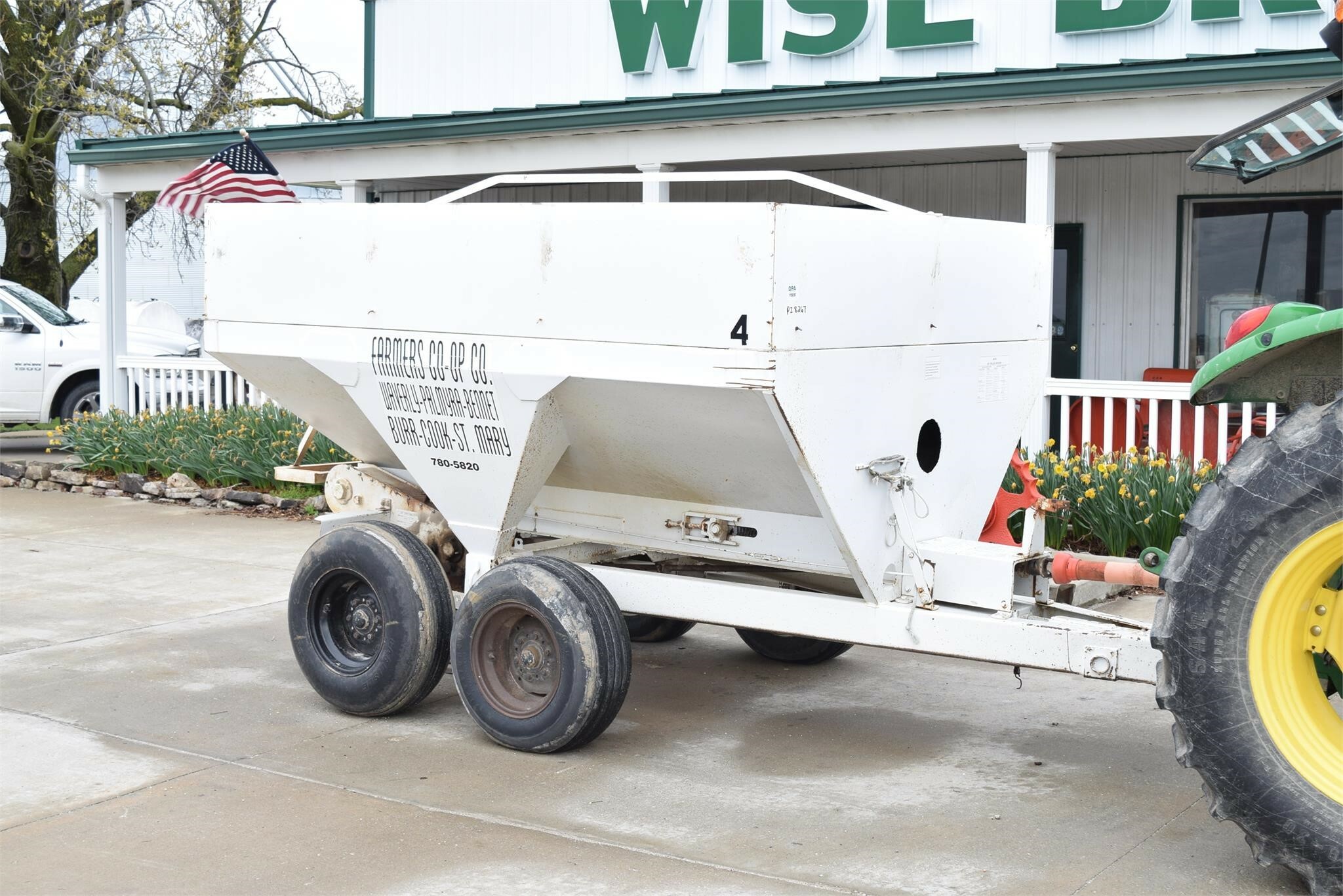  Dempster 560D Pull-Type Fertilizer Spreader