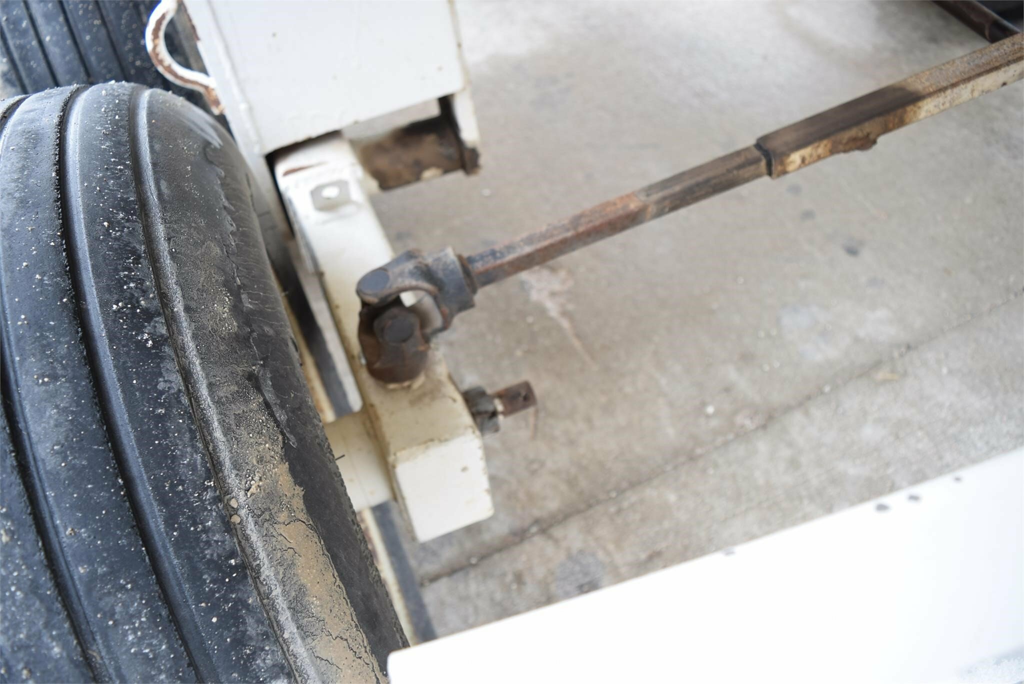  Dempster 560D Pull-Type Fertilizer Spreader