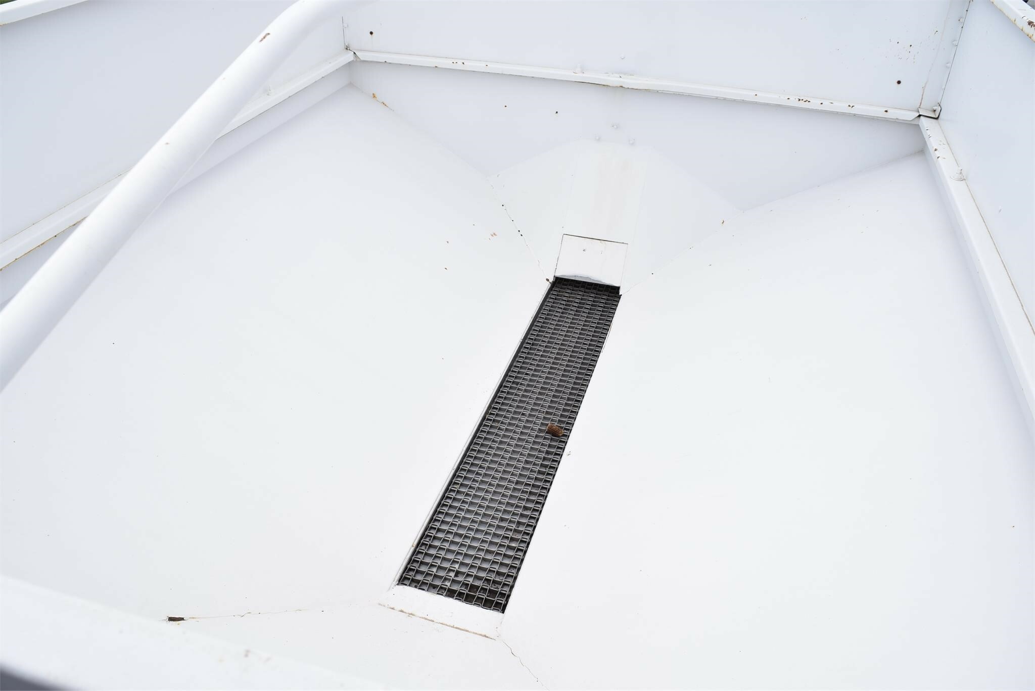  Dempster 560D Pull-Type Fertilizer Spreader