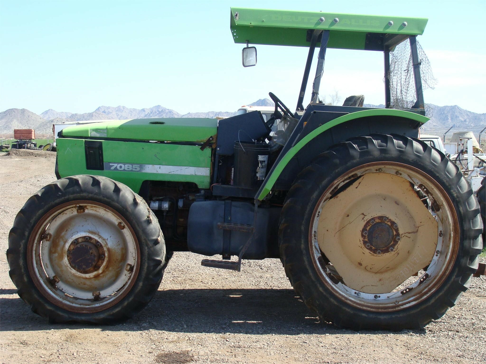  Deutz-Allis 7085 Tractor