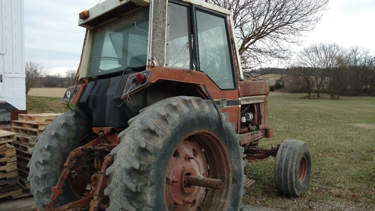 International Harvester 1086 Tractor