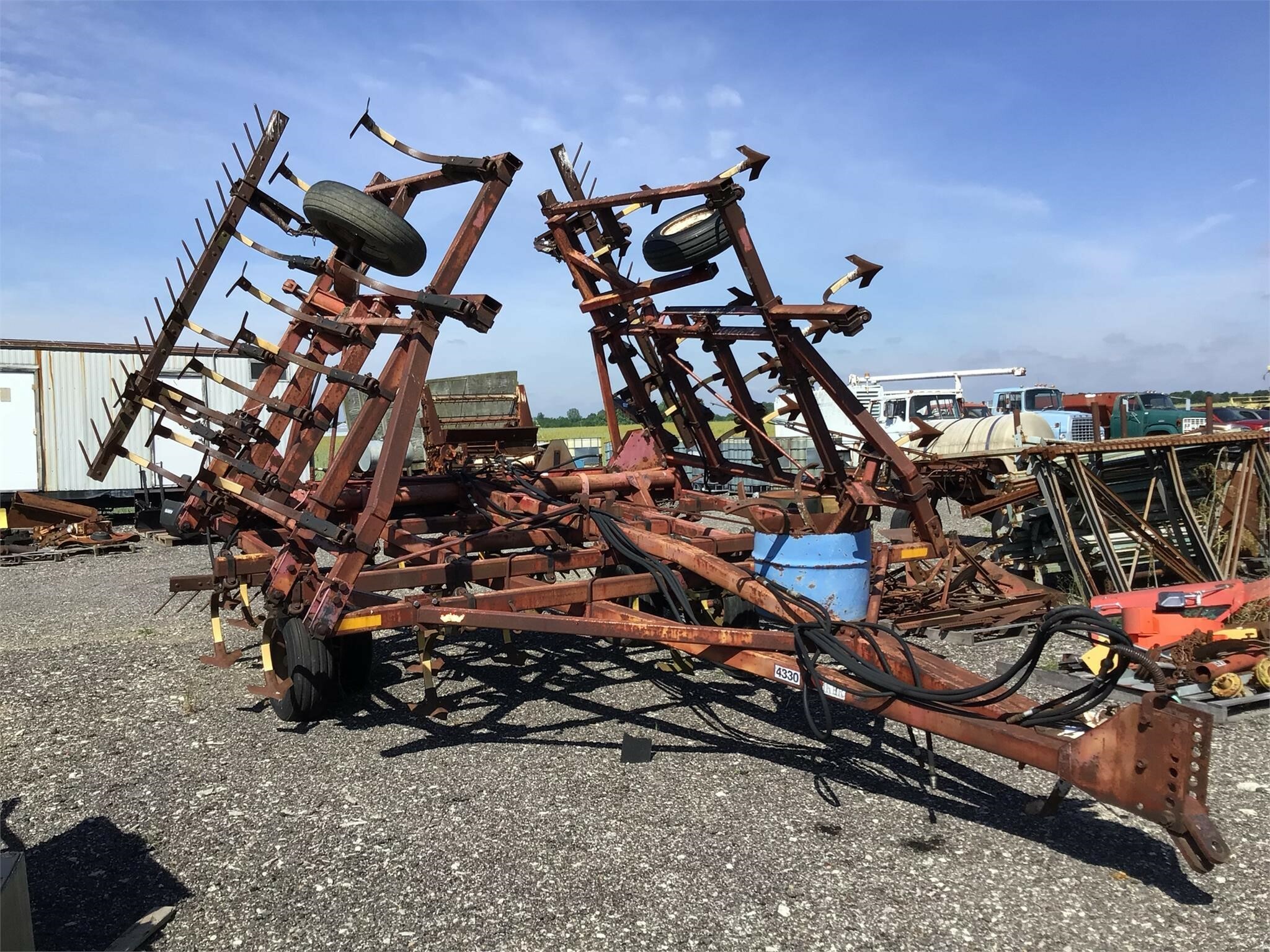  Hiniker 4330 Field Cultivator