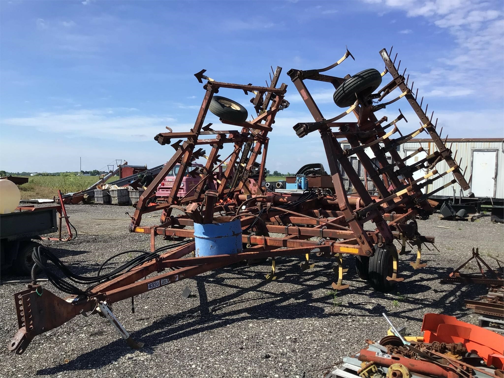  Hiniker 4330 Field Cultivator