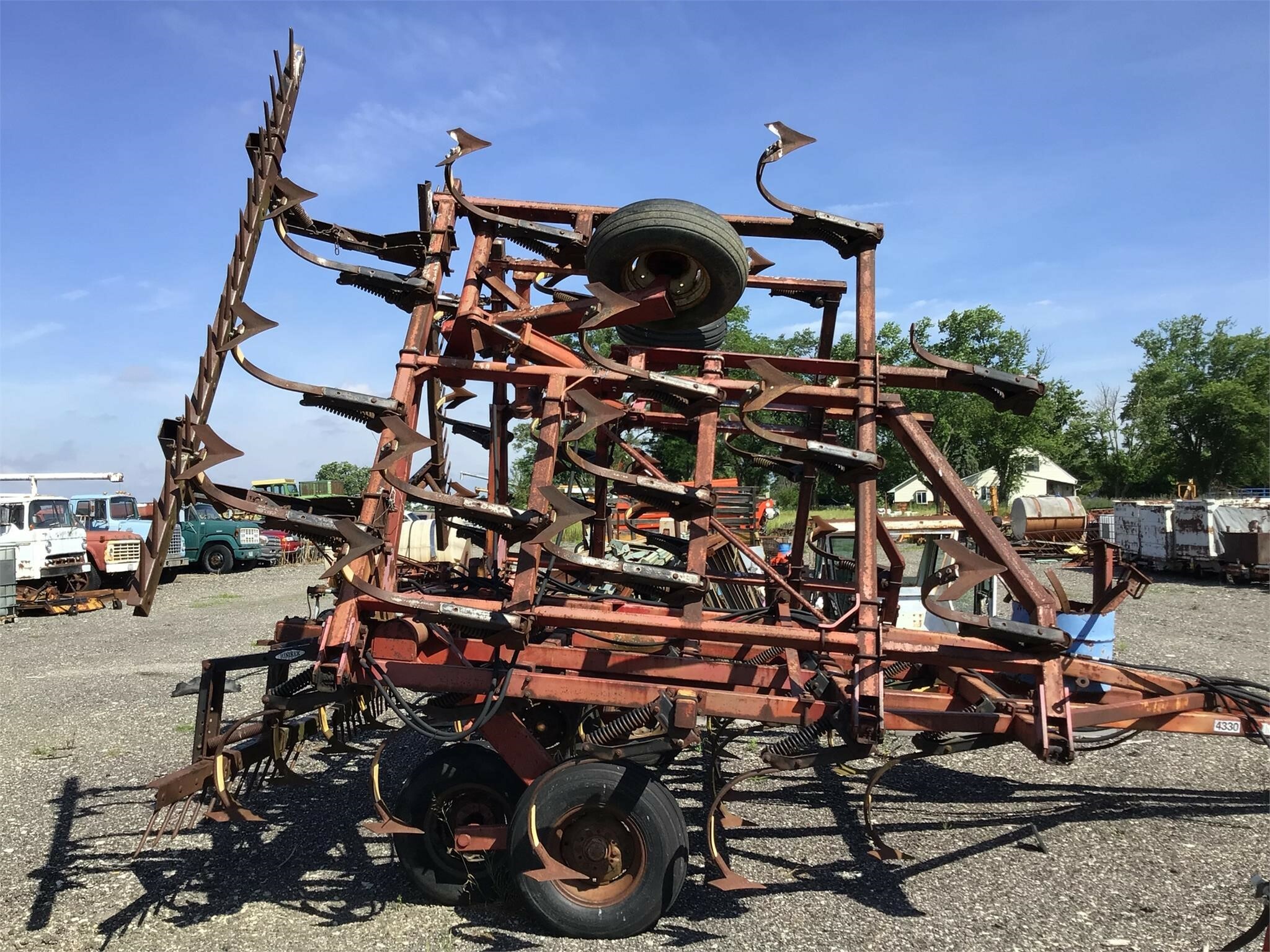  Hiniker 4330 Field Cultivator