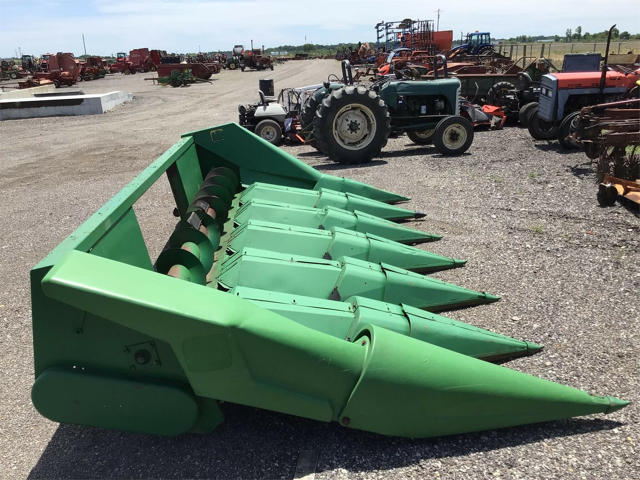  John Deere 643 Corn Head