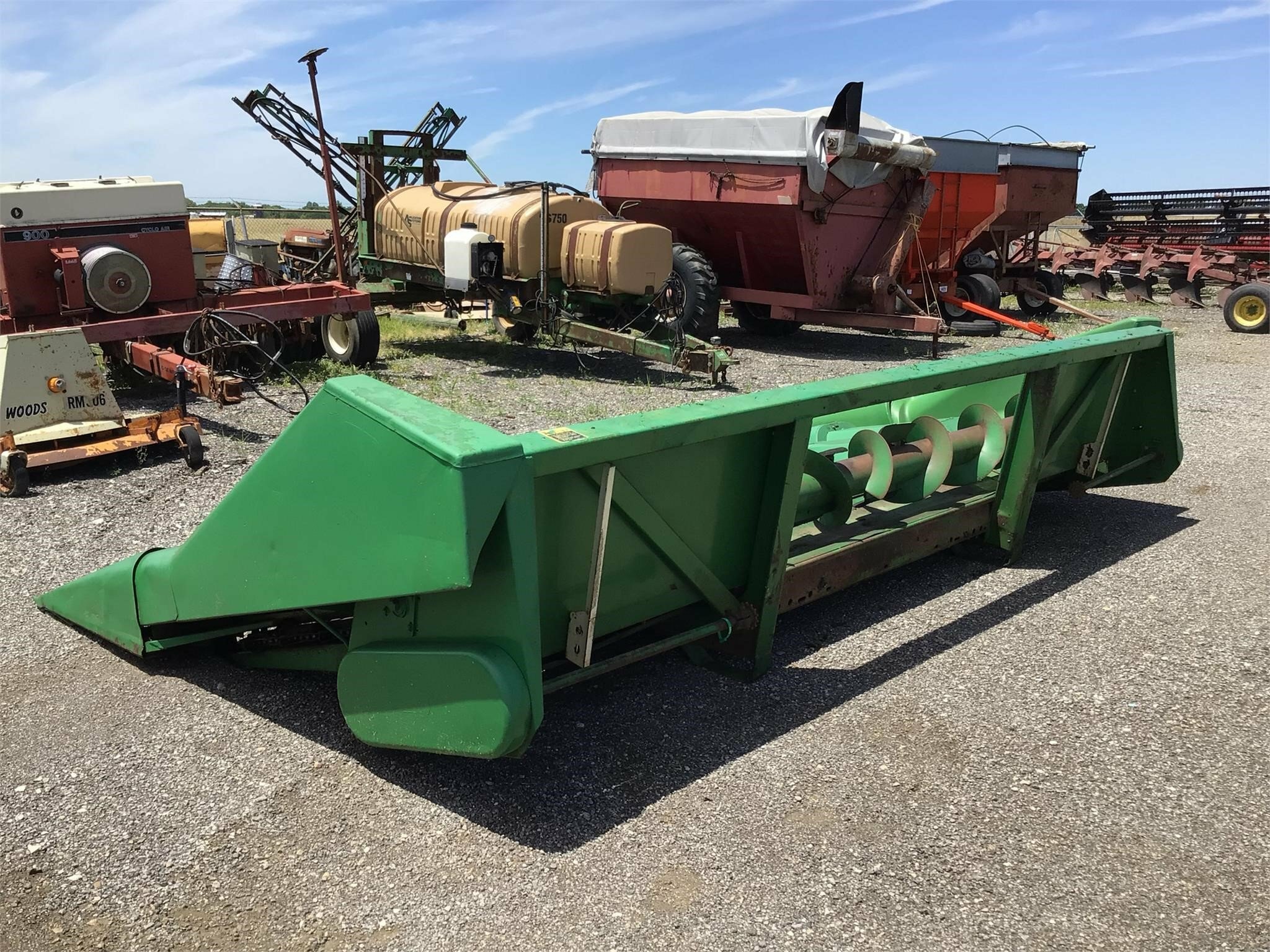  John Deere 643 Corn Head