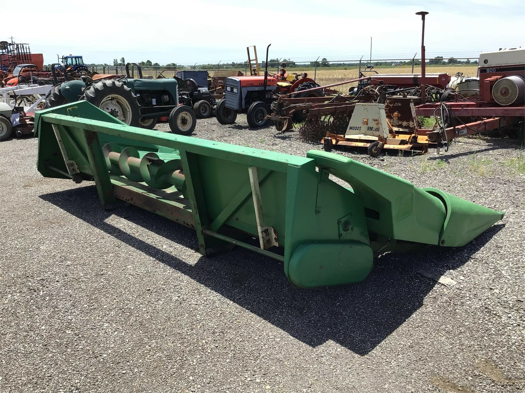  John Deere 643 Corn Head