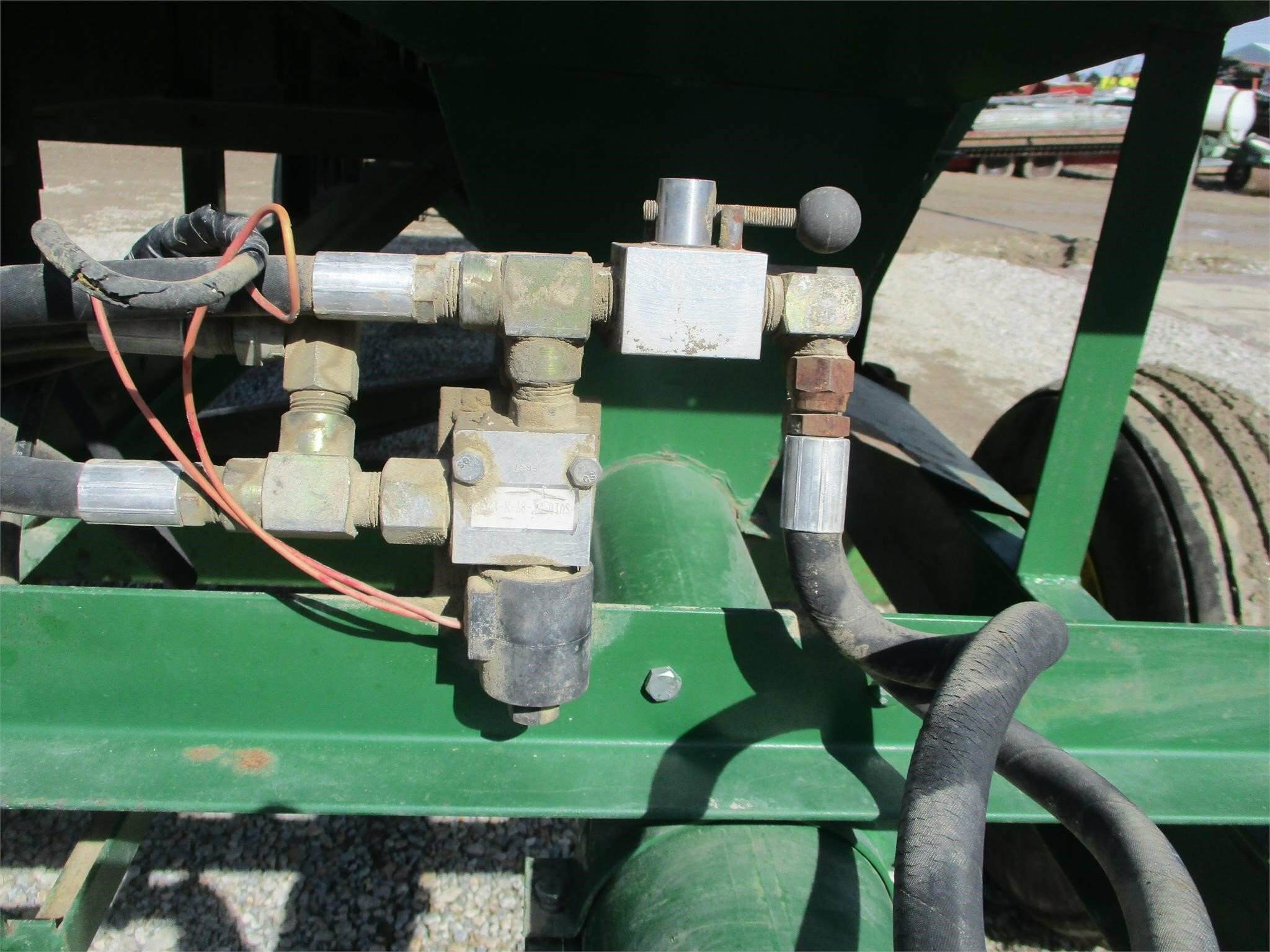  Adams Industries SEED SHUTTLE Seed Tender