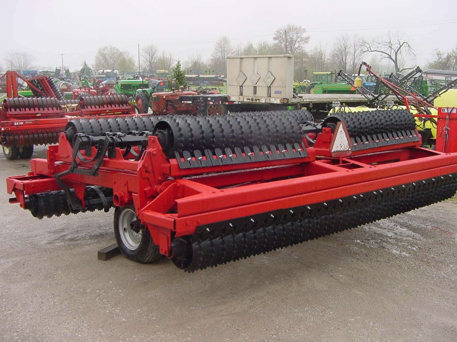  Kewanee 89 Mulchers / Cultipacker