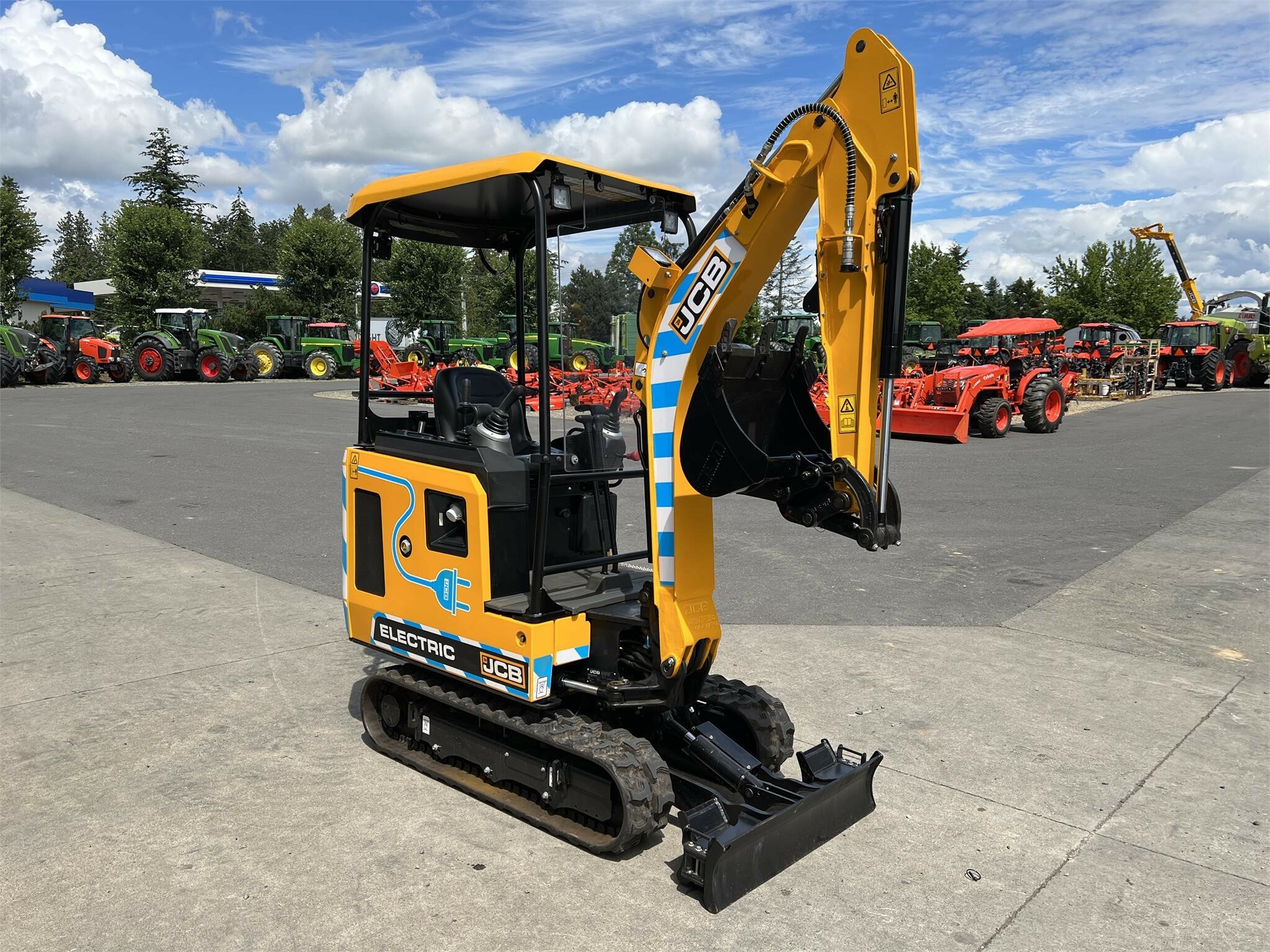 2022 JCB 19C-1E Mini Excavator