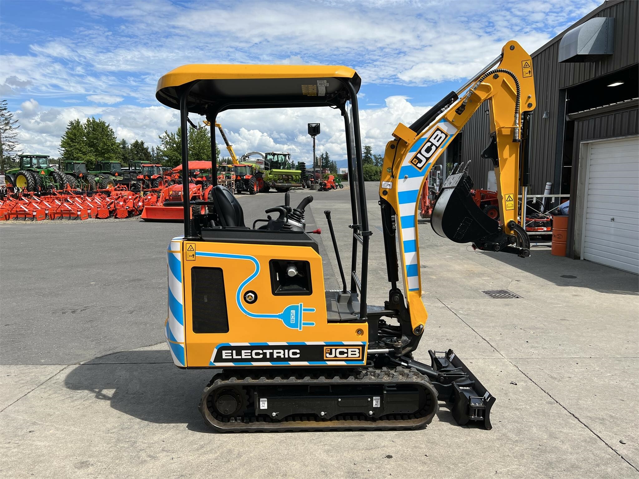 2022 JCB 19C-1E Mini Excavator