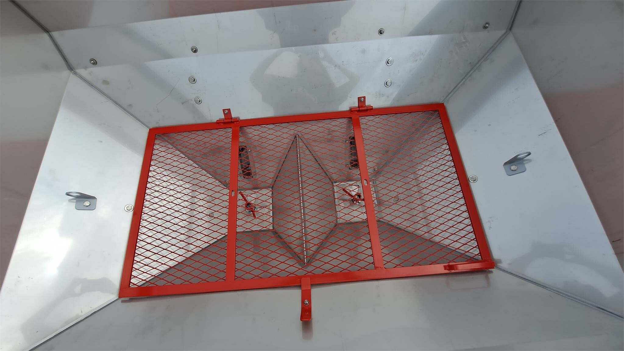 2025 BMC SYNTRA 800 Pull-Type Fertilizer Spreader