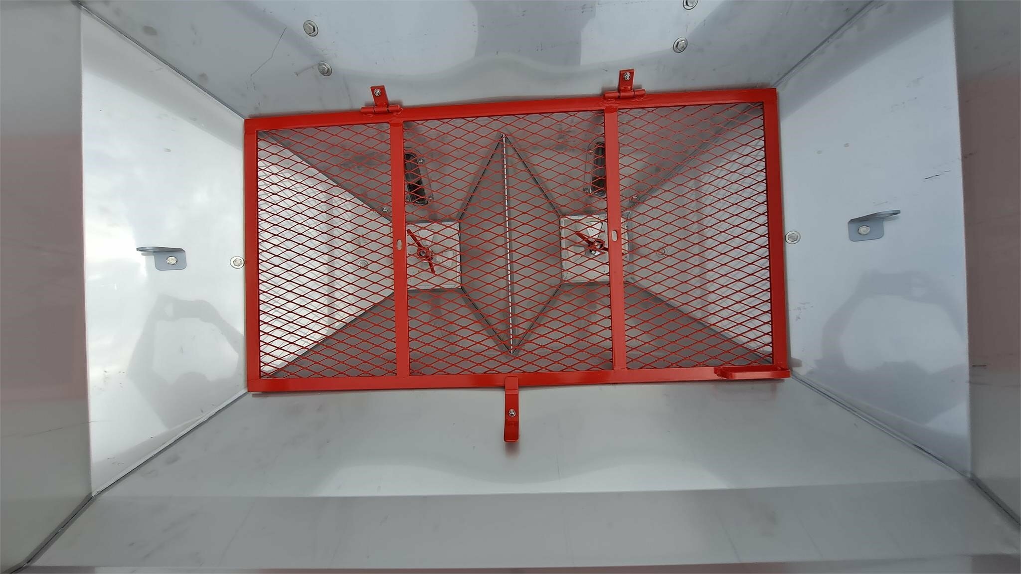 2025 BMC SYNTRA 800 Pull-Type Fertilizer Spreader