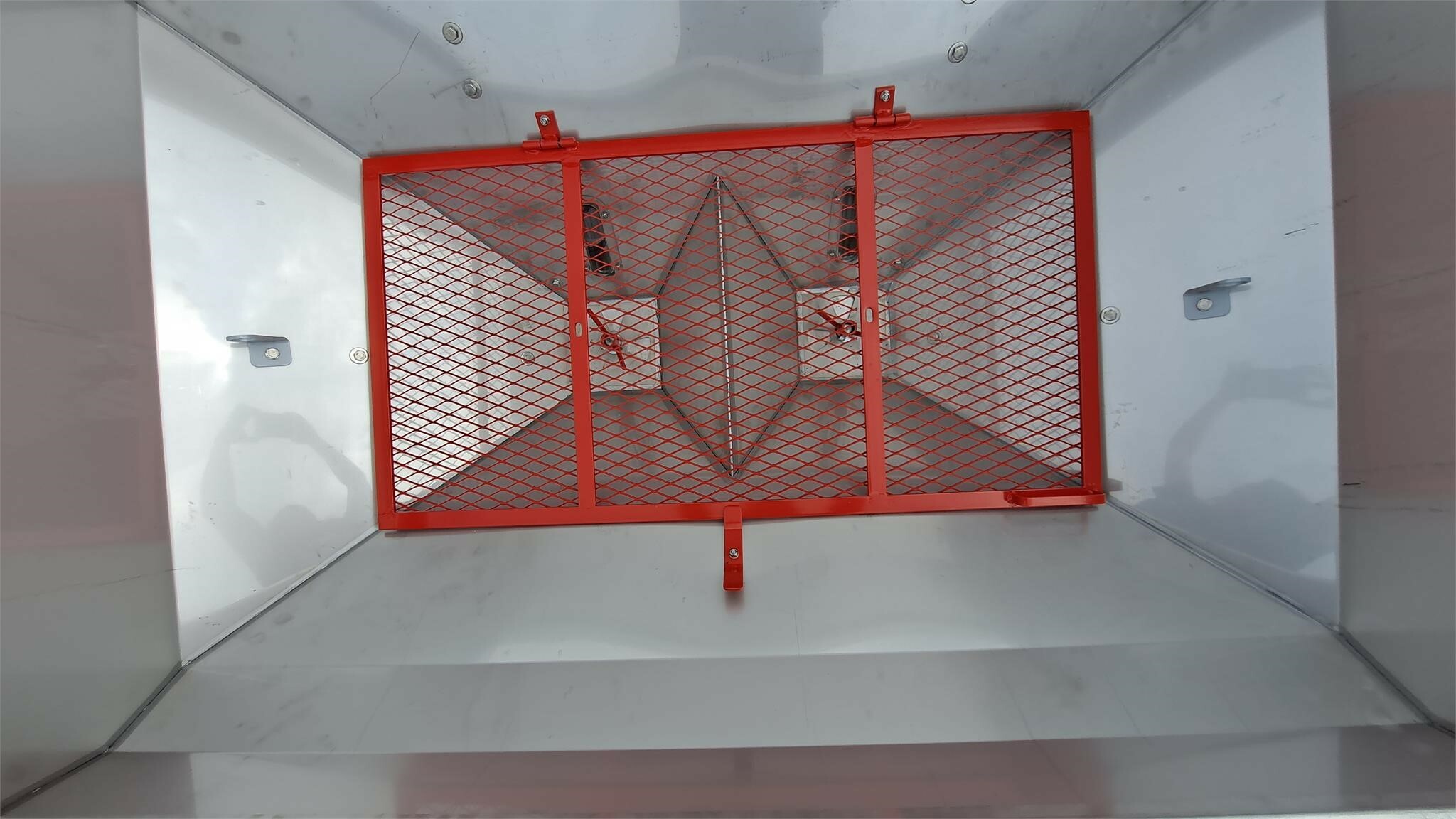 2025 BMC SYNTRA 800 Pull-Type Fertilizer Spreader