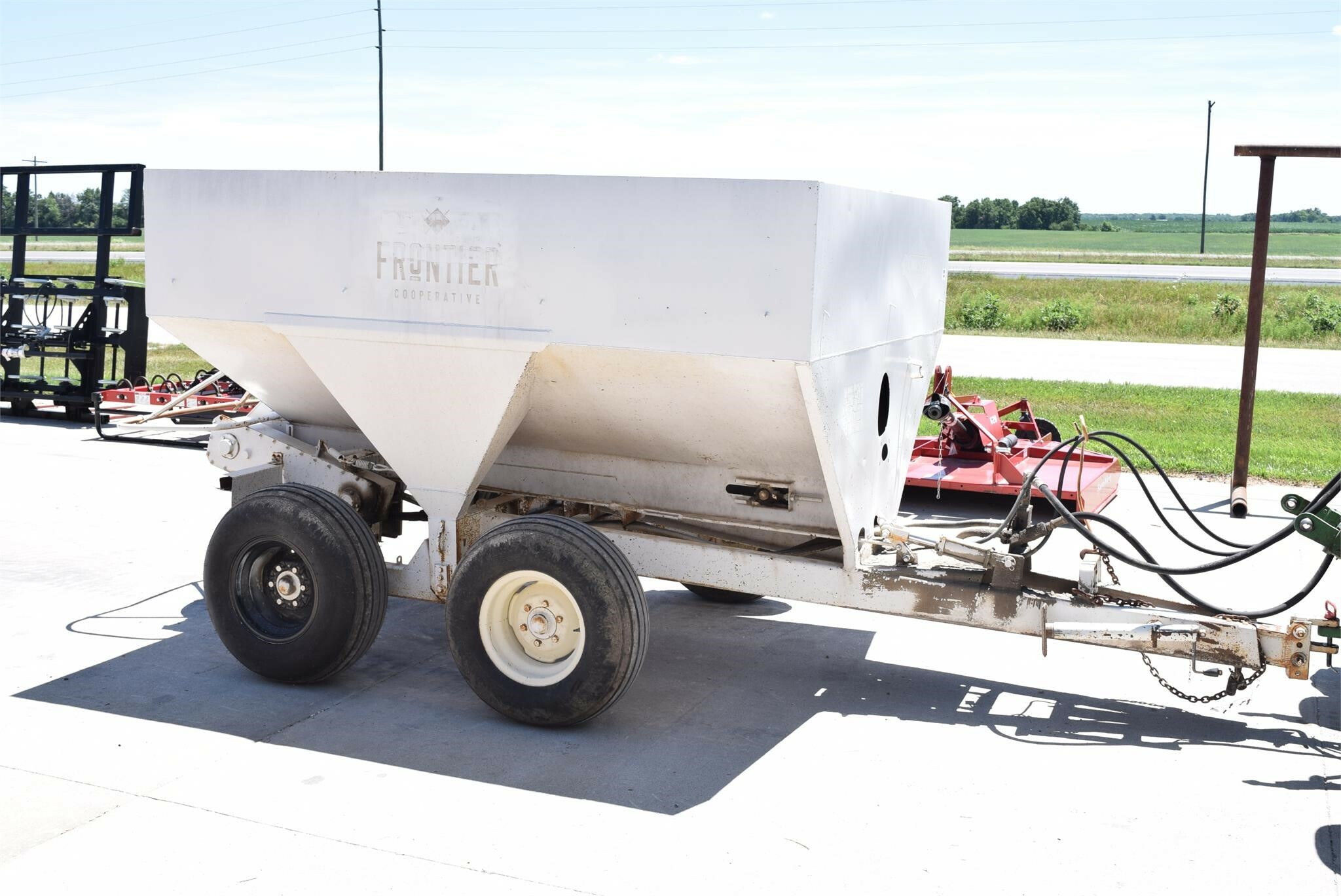  Dempster Clipper 200 Pull-Type Fertilizer Spreader