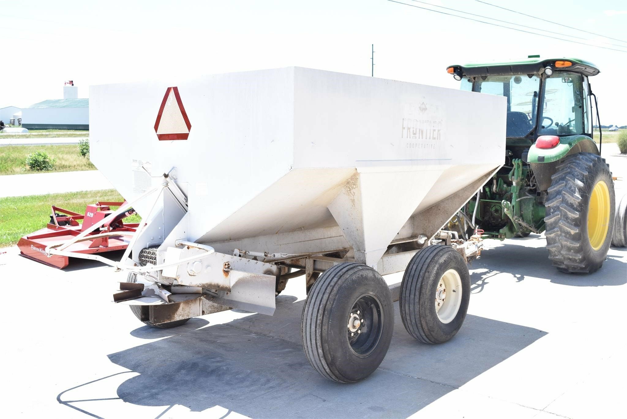  Dempster Clipper 200 Pull-Type Fertilizer Spreader