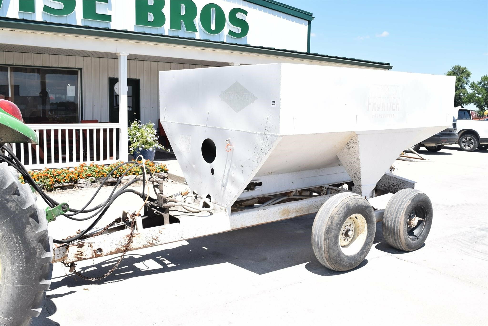  Dempster Clipper 200 Pull-Type Fertilizer Spreader