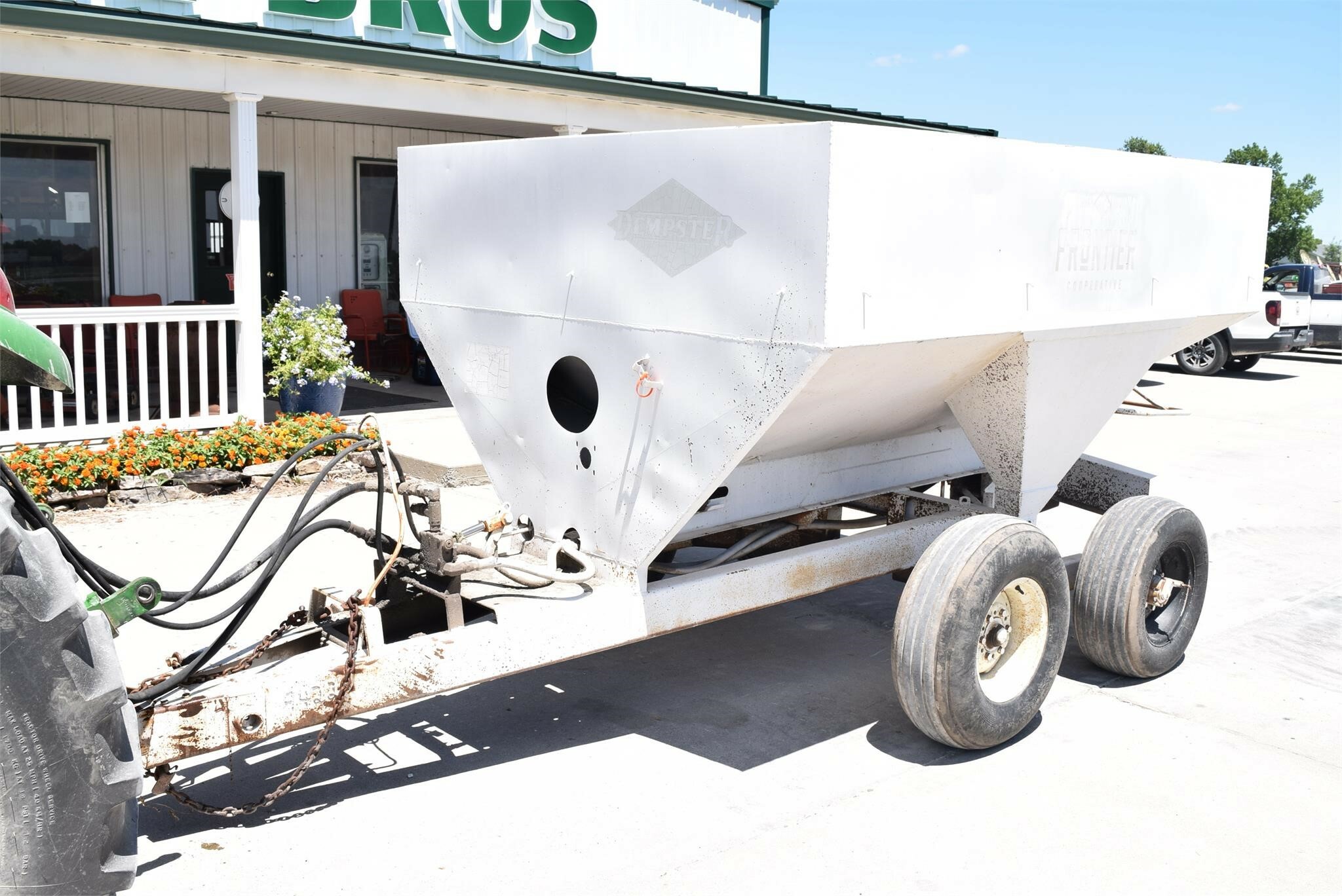  Dempster Clipper 200 Pull-Type Fertilizer Spreader