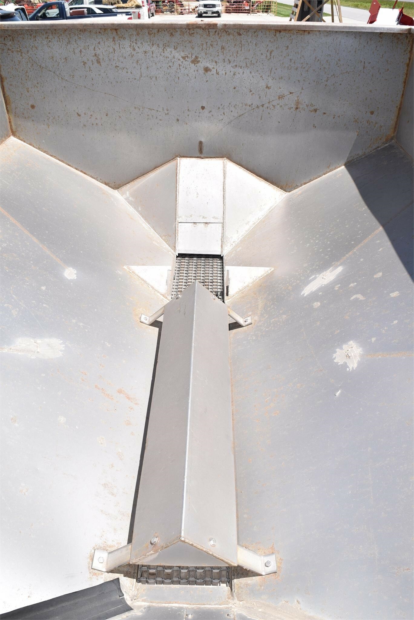  Dempster Clipper 200 Pull-Type Fertilizer Spreader