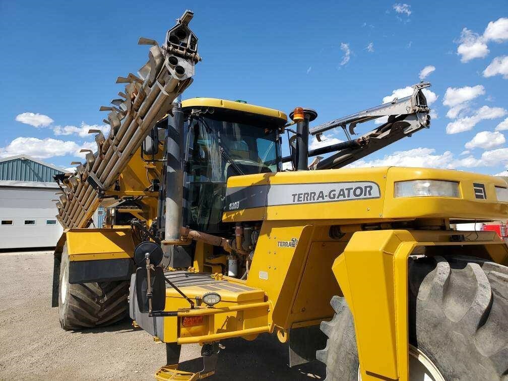 2009 AgChem TERRAGATOR 8203 SelfPropelled Fertilizer Spreader