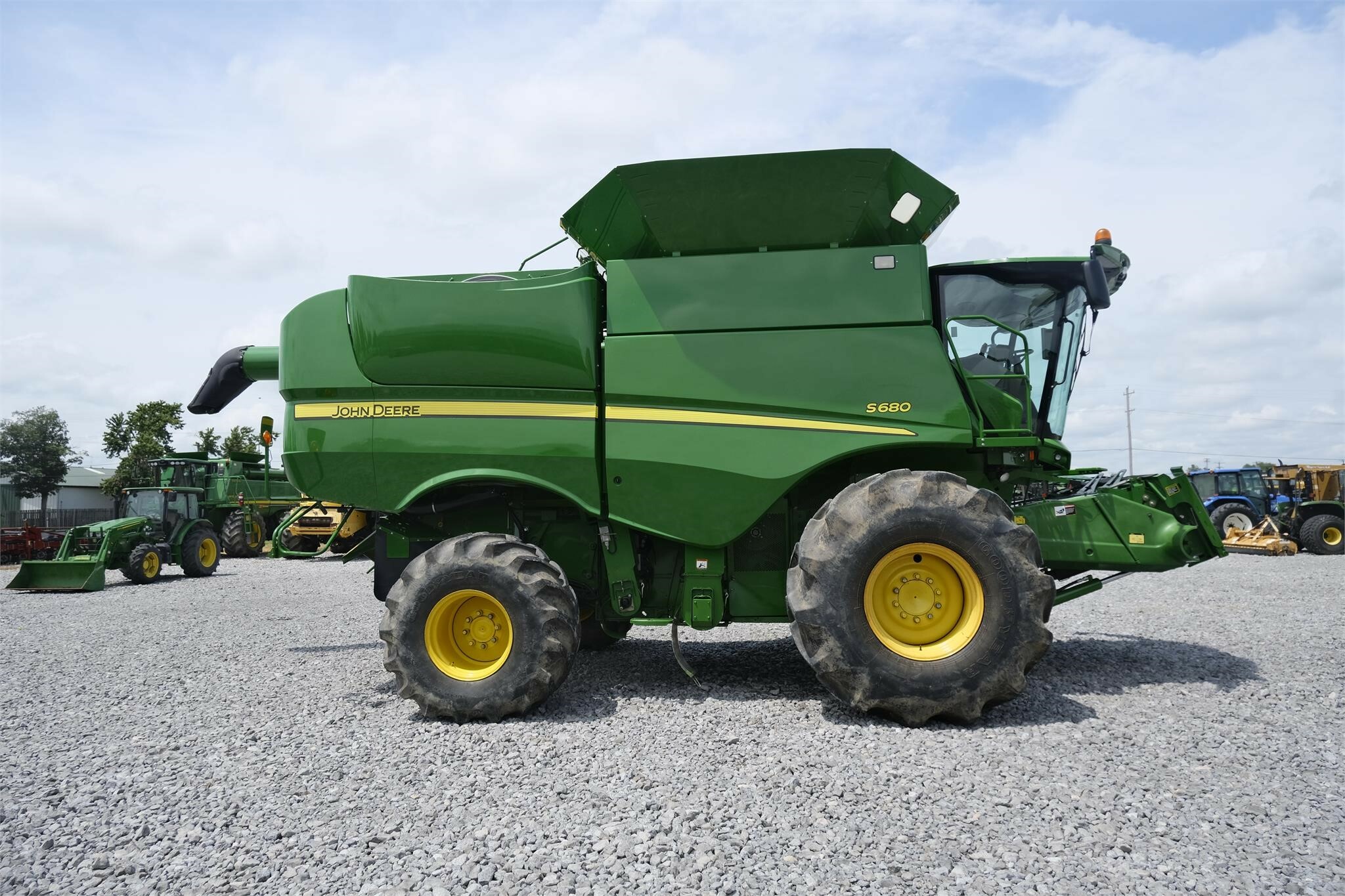 2012 John Deere S680 Combine