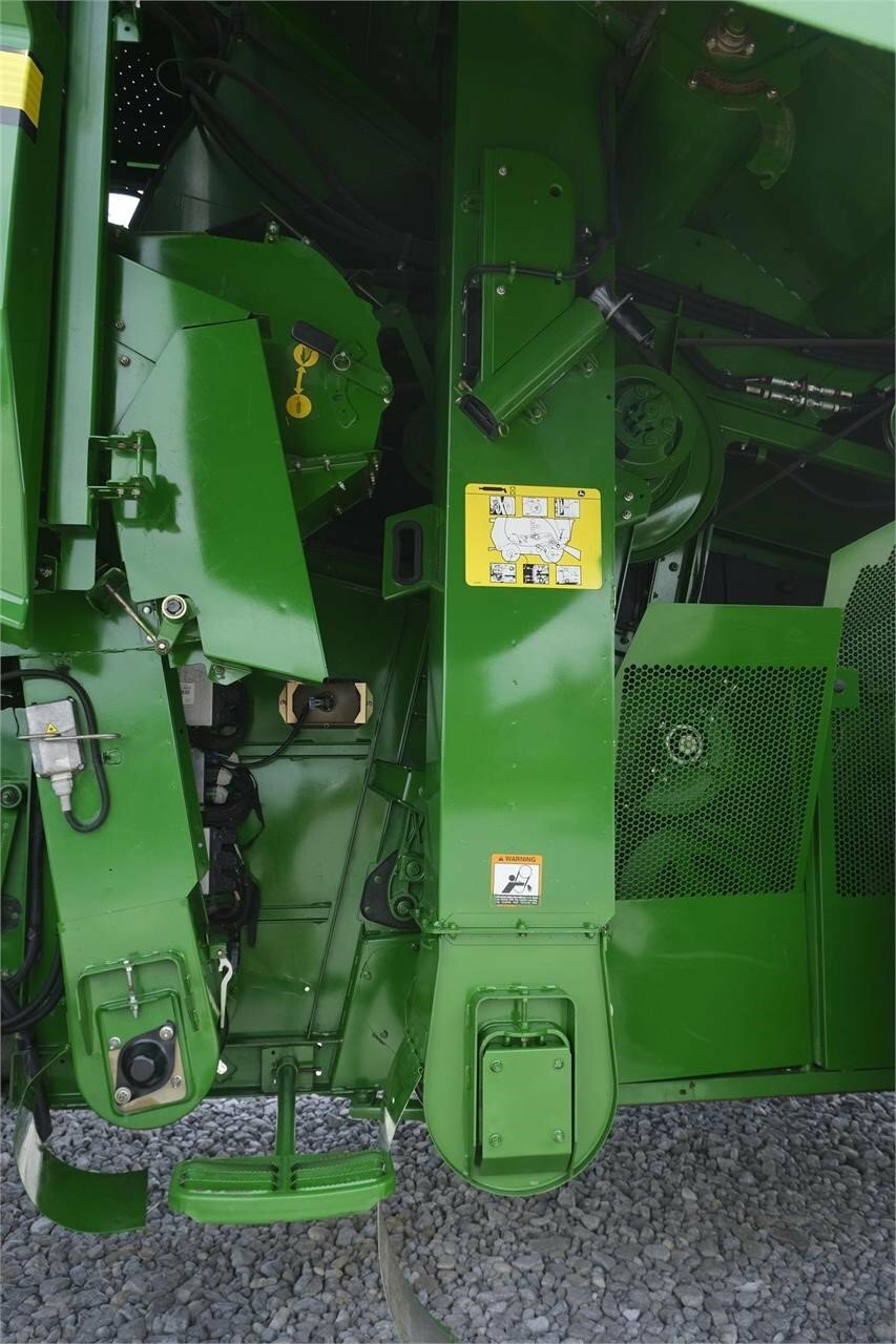 2012 John Deere S680 Combine