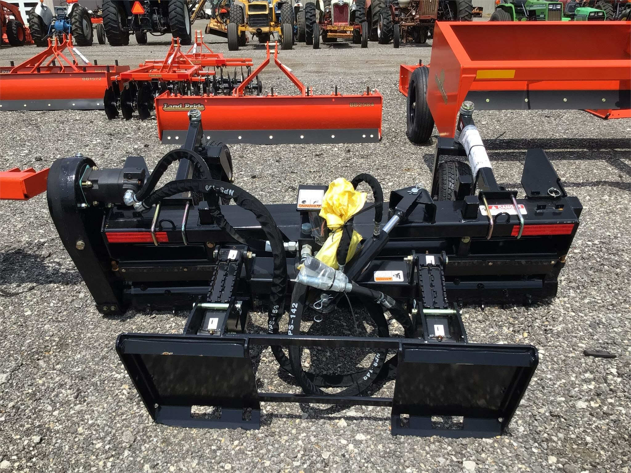  Kubota SR2772 Loader and Skid Steer Attachment