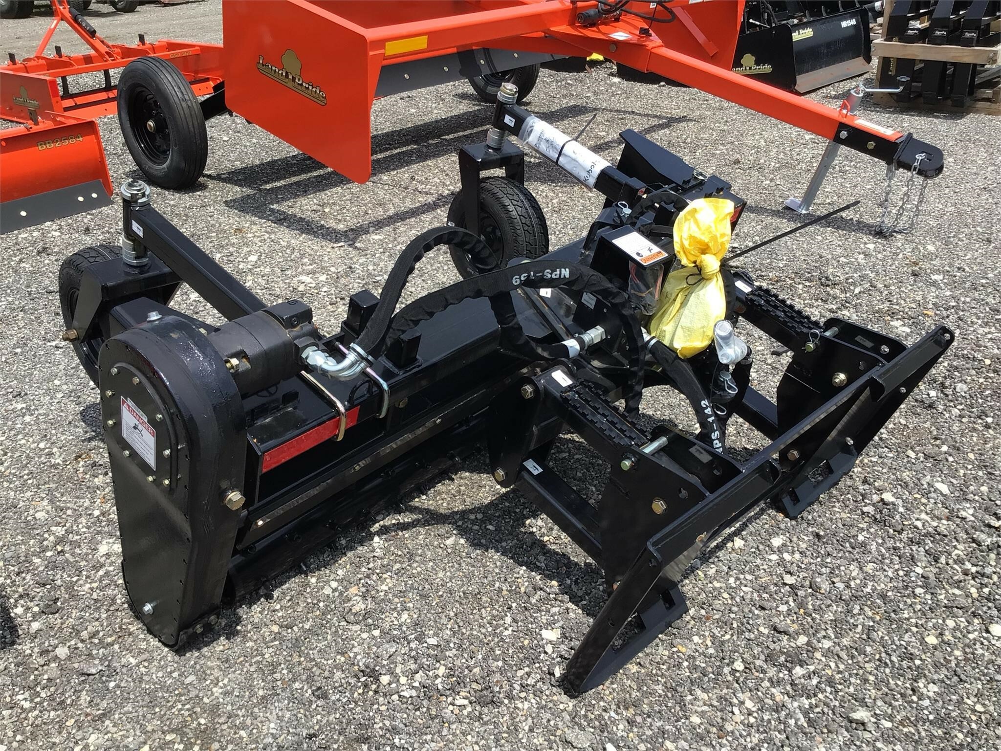  Kubota SR2772 Loader and Skid Steer Attachment