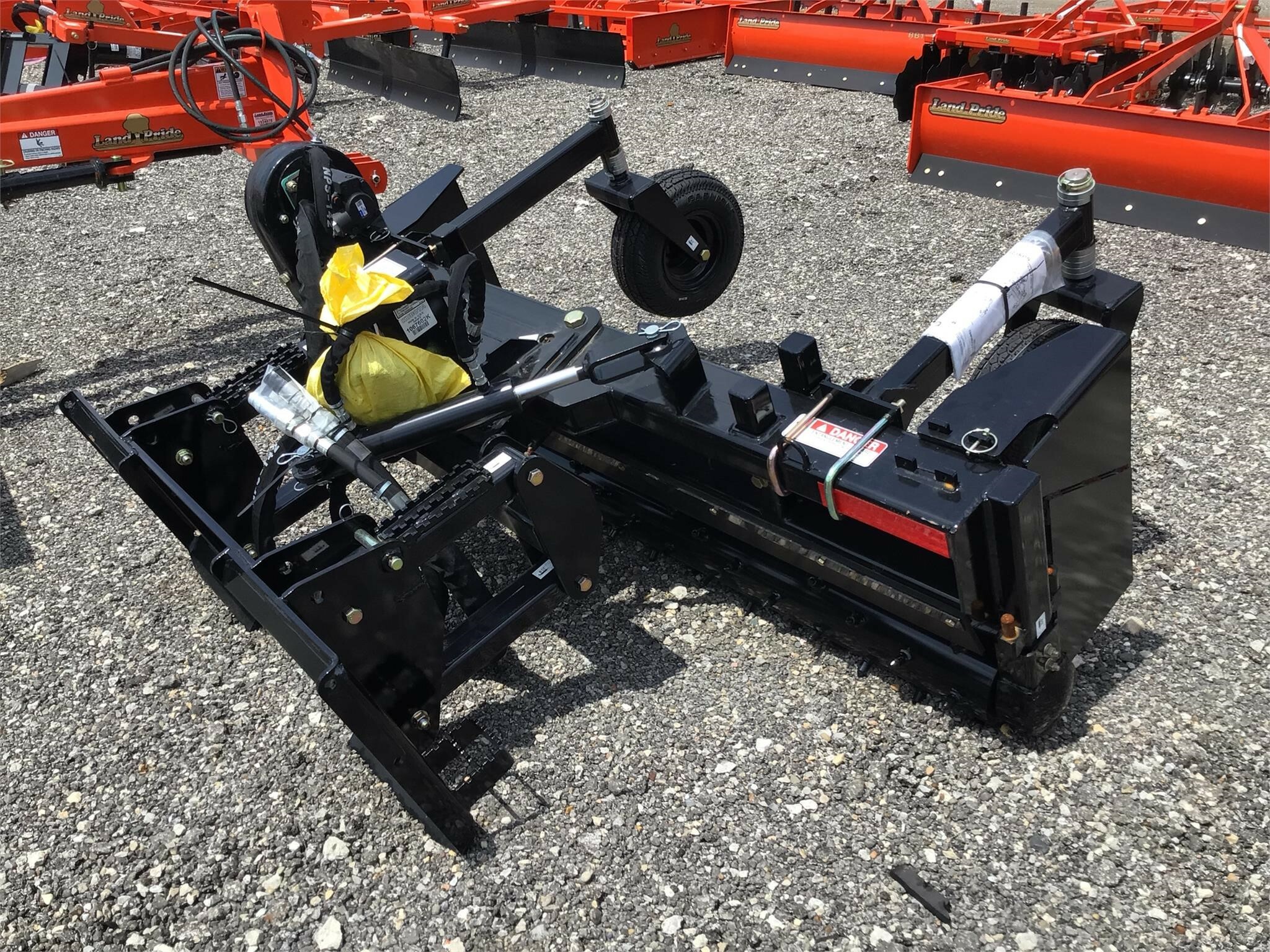  Kubota SR2772 Loader and Skid Steer Attachment