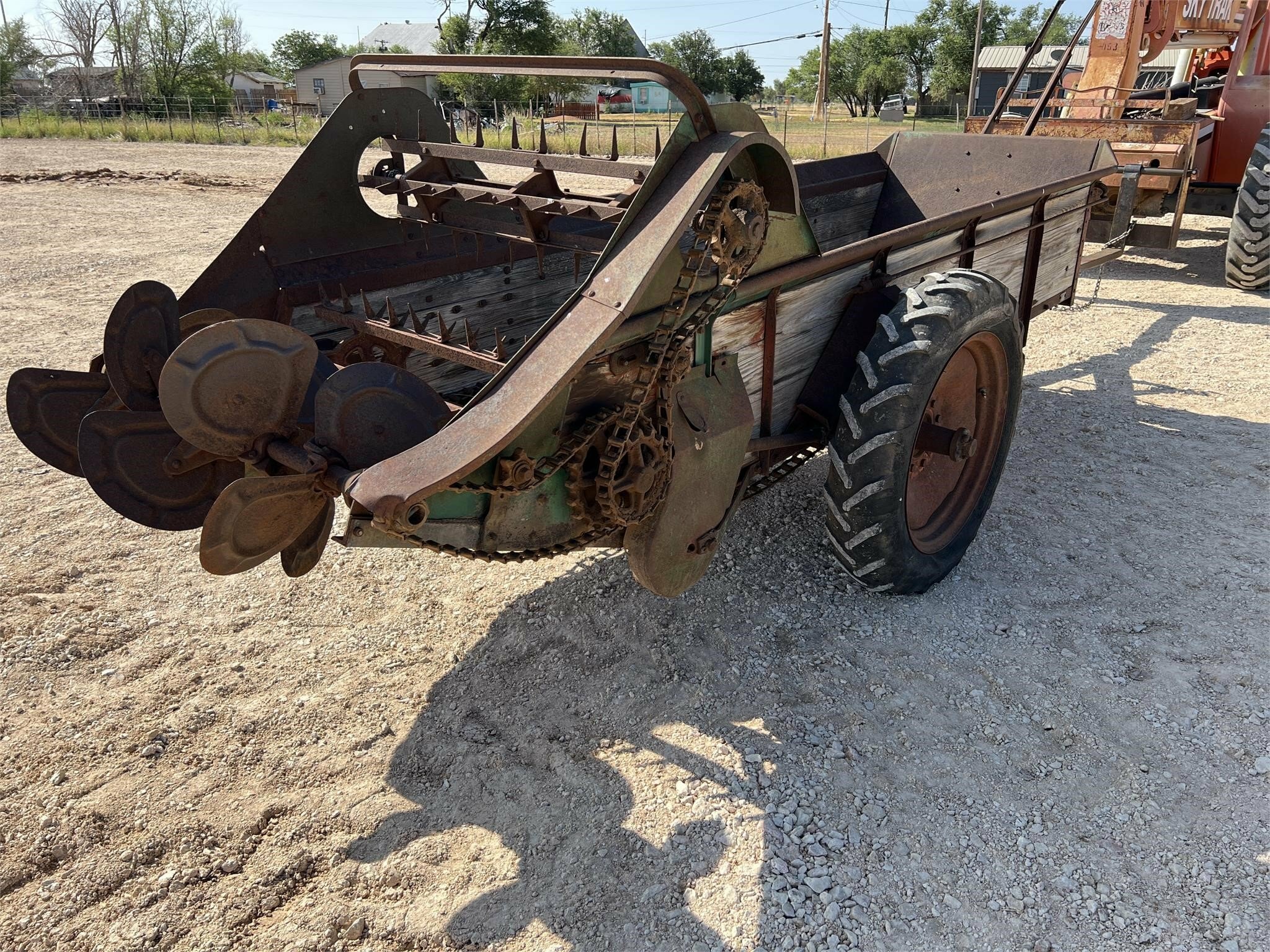 New Idea 17 Manure Spreader 2,850 Machinery Pete