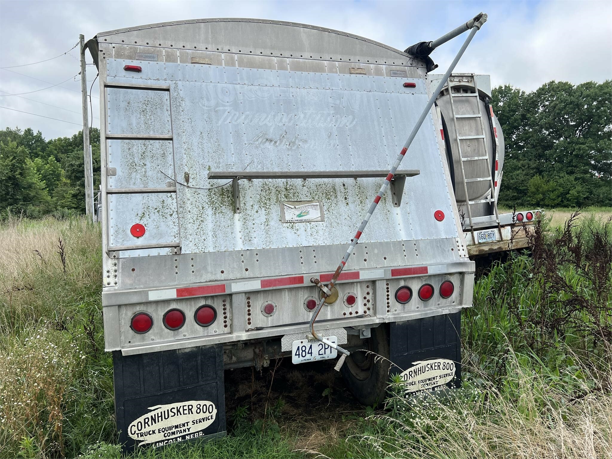 1980 Cornhusker 800 Grain Trailer