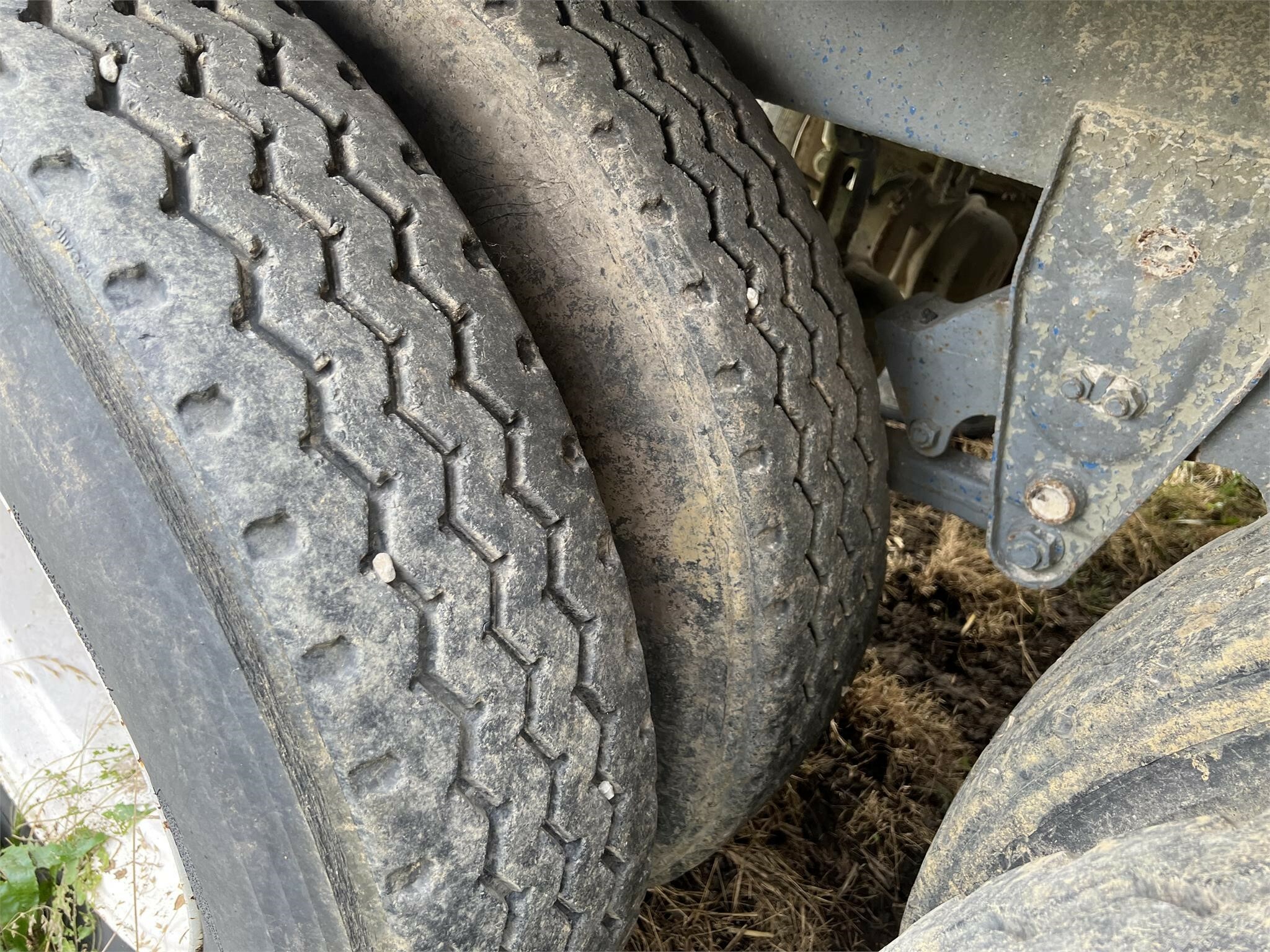 1980 Cornhusker 800 Grain Trailer