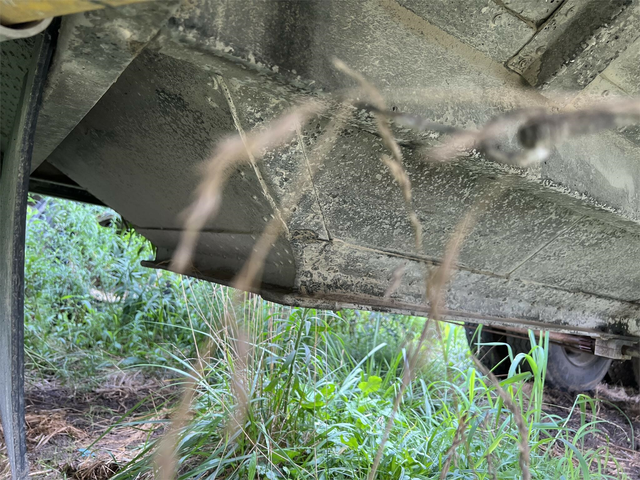 1980 Cornhusker 800 Grain Trailer