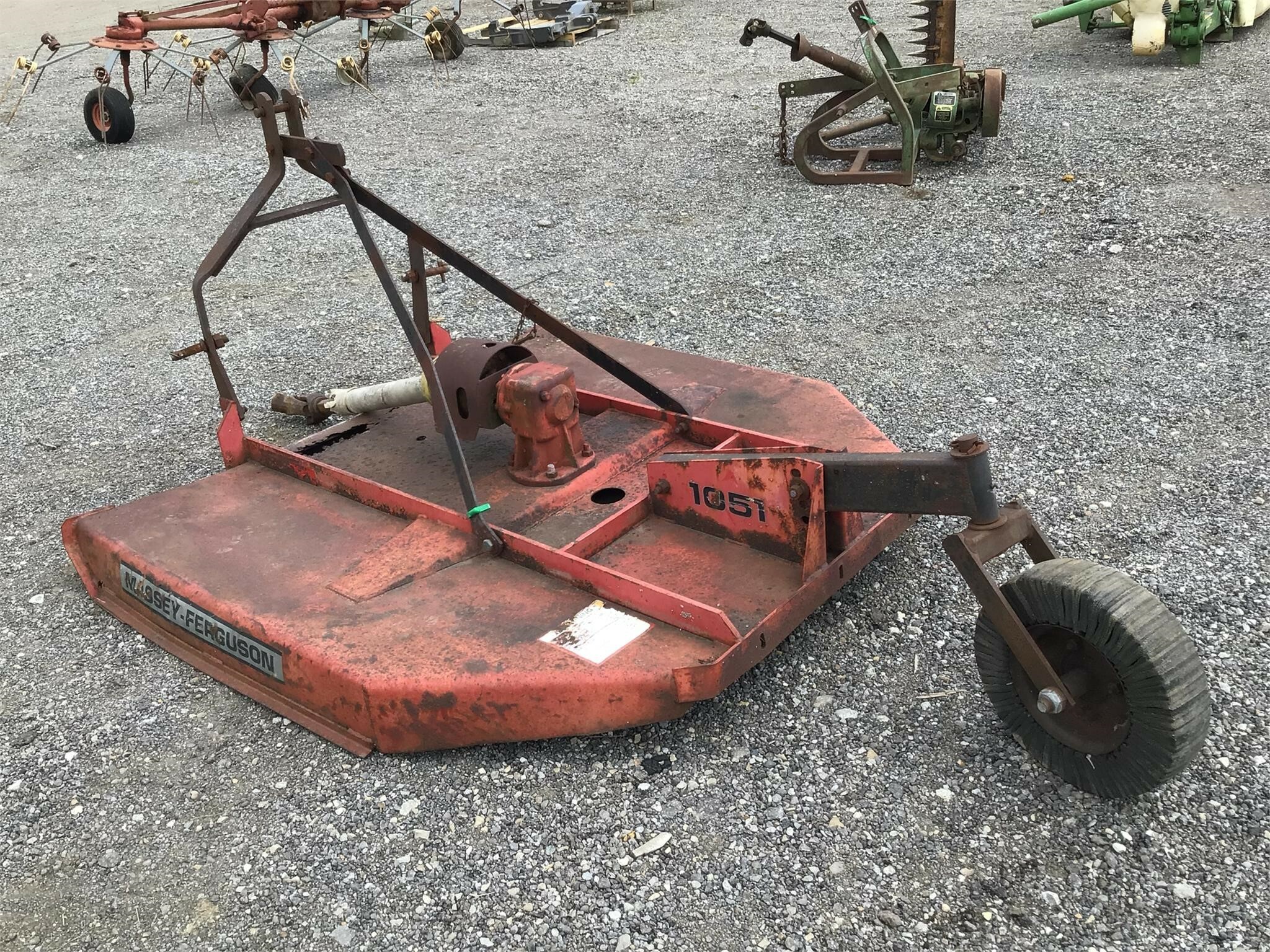  Massey Ferguson 1051 Rotary Cutter