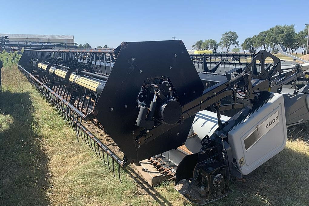 2003 Gleaner 8000 Platform