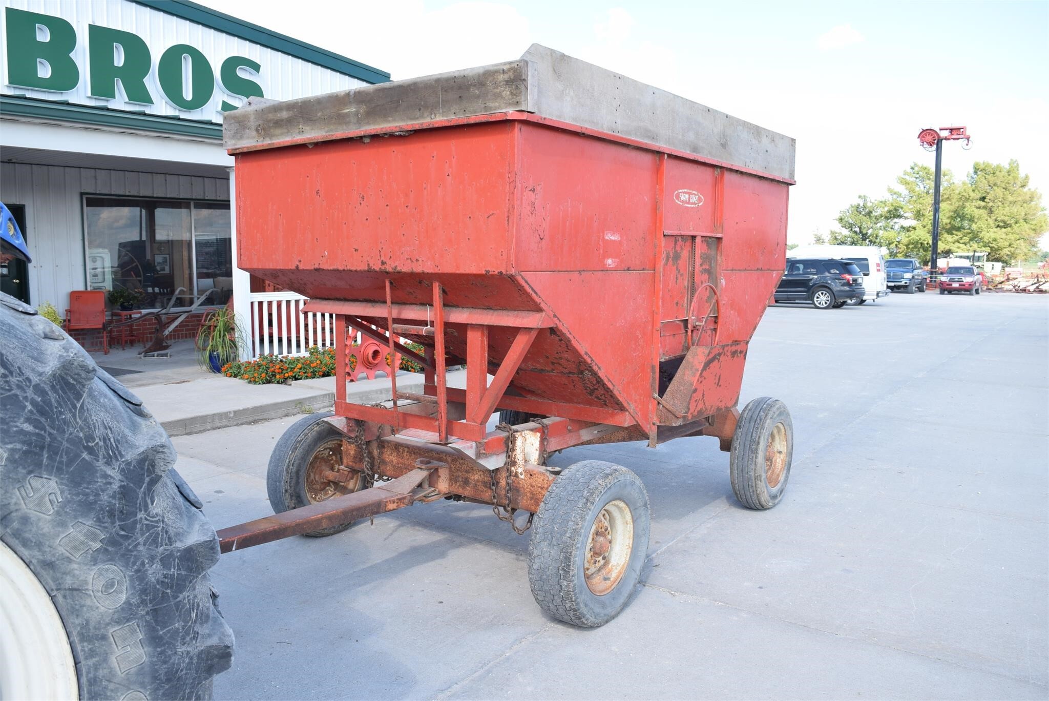  Farm King 250 Gravity Wagon