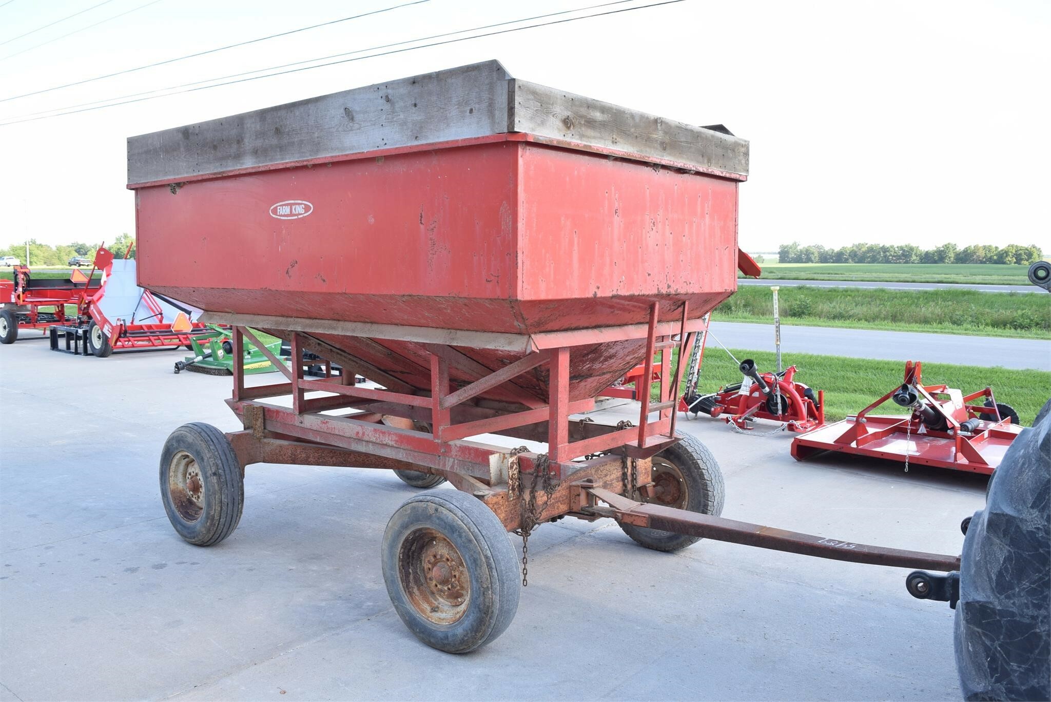 Farm King 250 Gravity Wagon