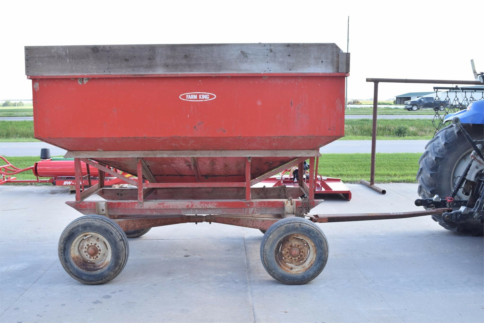  Farm King 250 Gravity Wagon