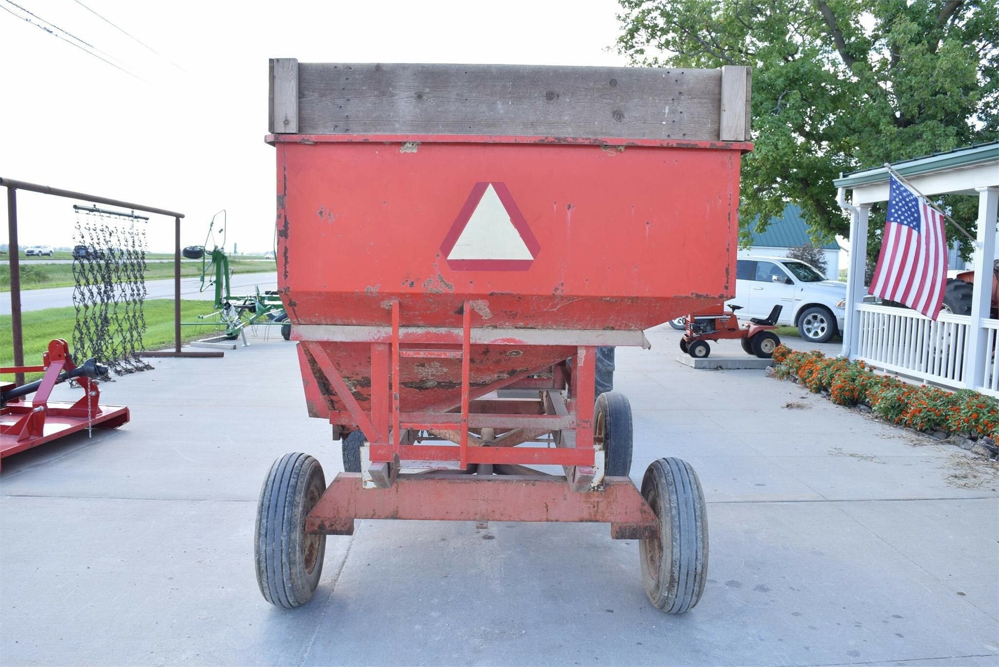  Farm King 250 Gravity Wagon