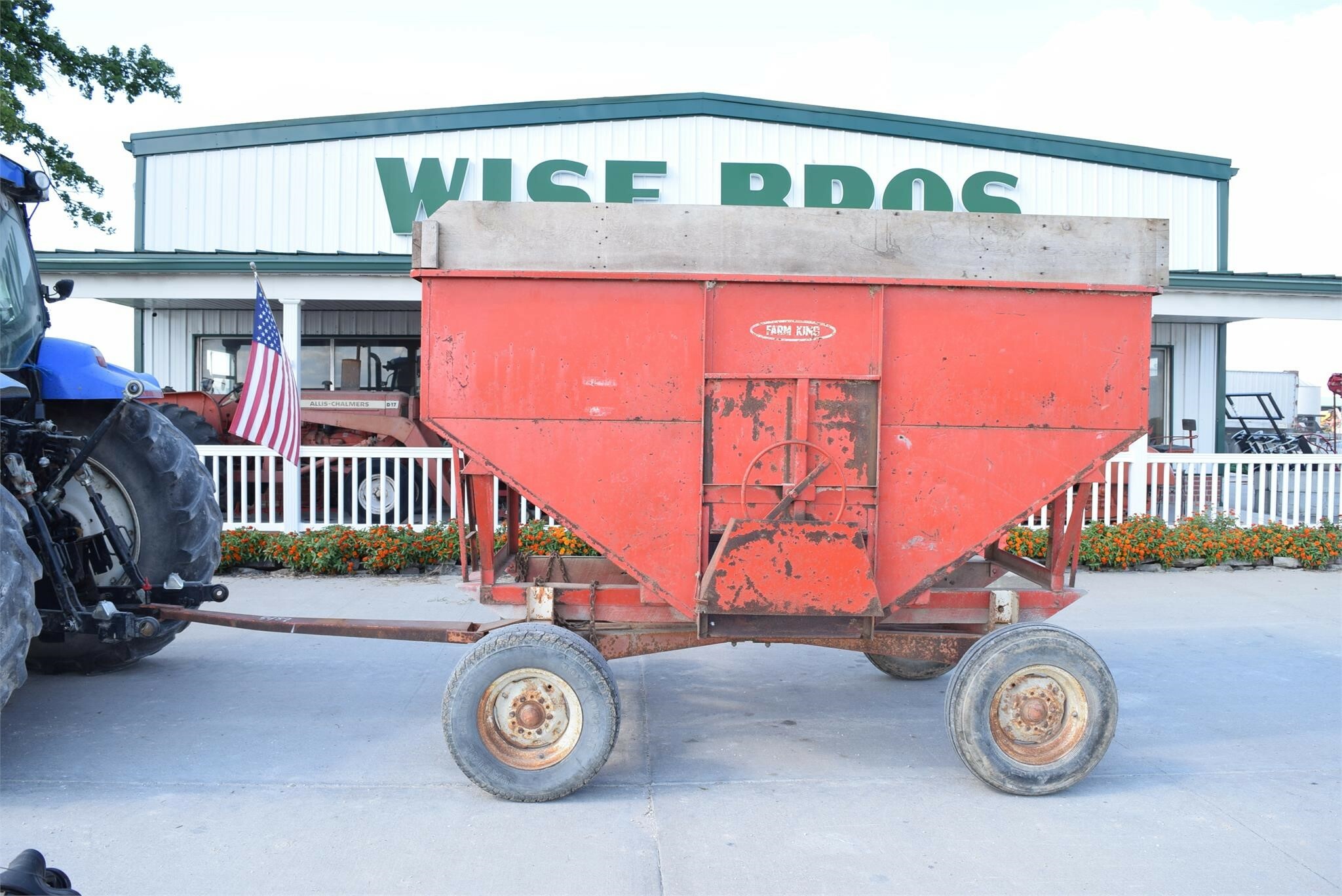  Farm King 250 Gravity Wagon