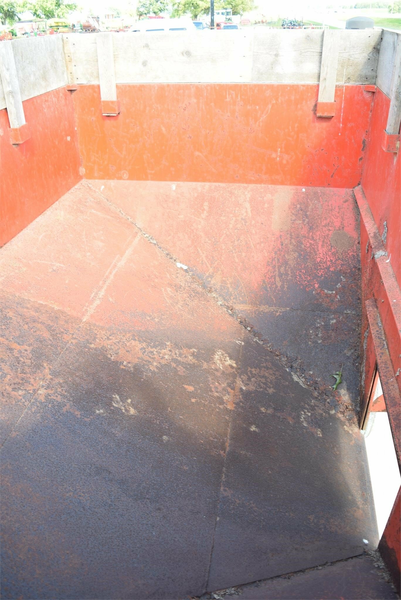  Farm King 250 Gravity Wagon