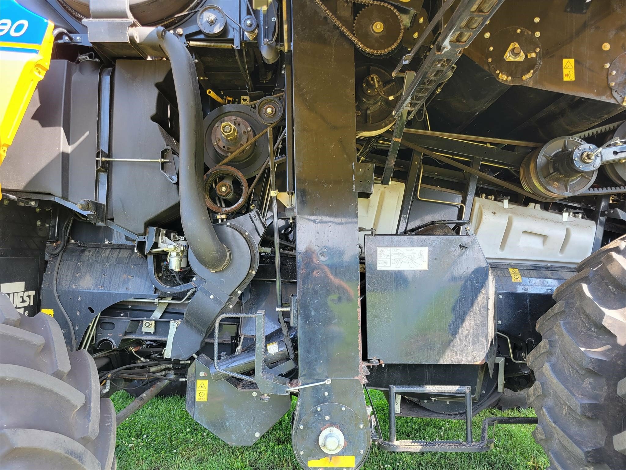 2015 New Holland CR7.90 Combine