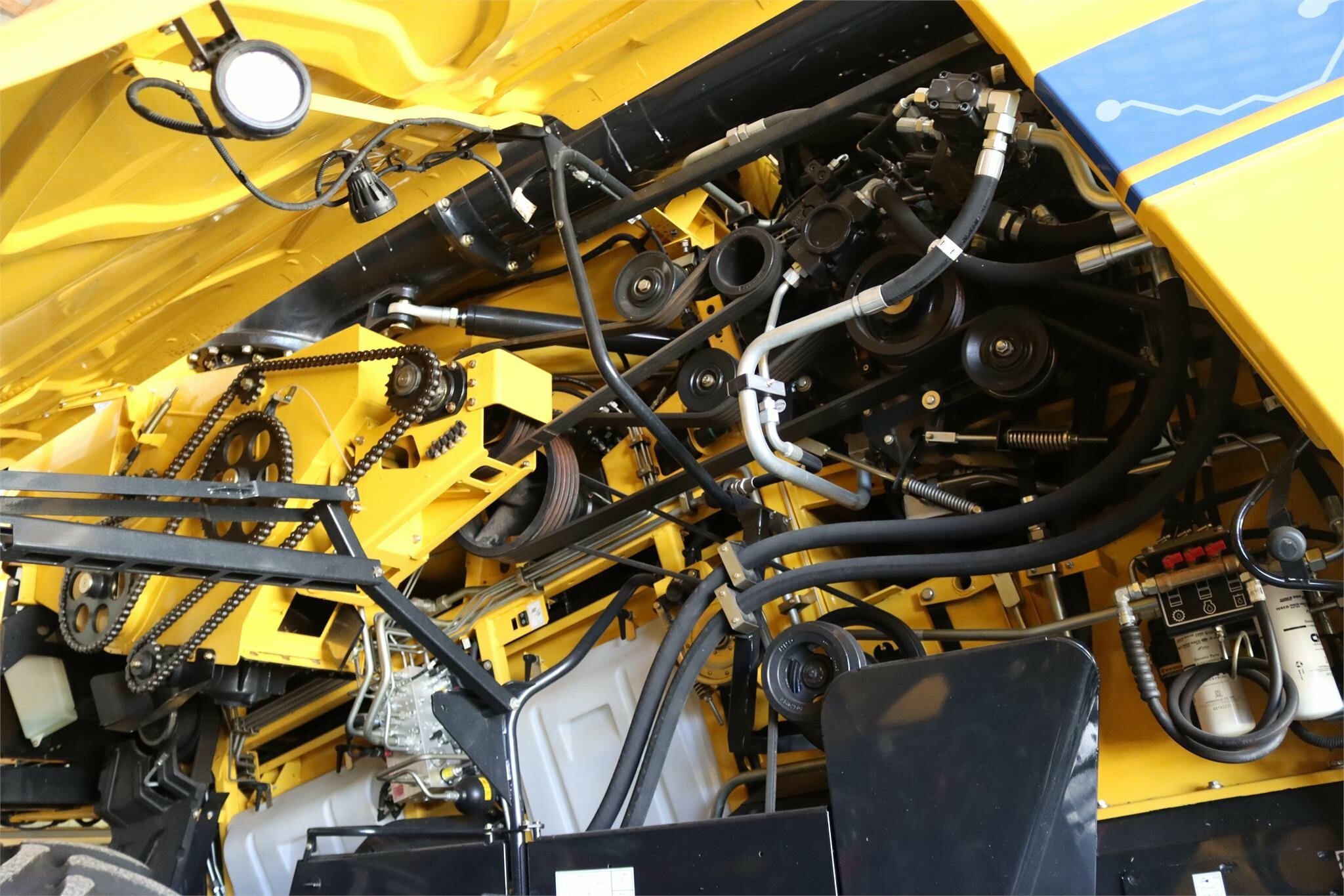 2020 New Holland CR8.90 Combine